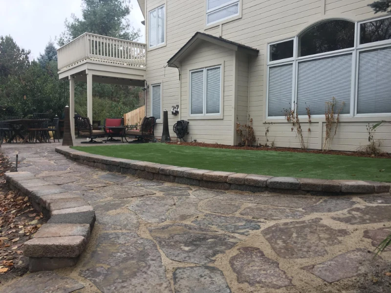 ARTIFICIAL TURF STONE WALL